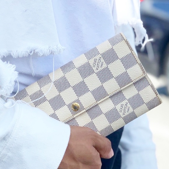 ✨AZUR WALLET✨ Damier Sarah Wallet Authentic